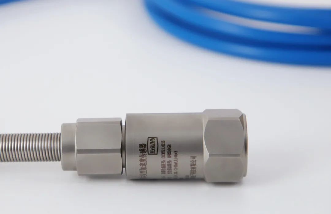 triaxial accelerometer